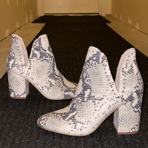 Steve Madden heel booties WOMENS 10